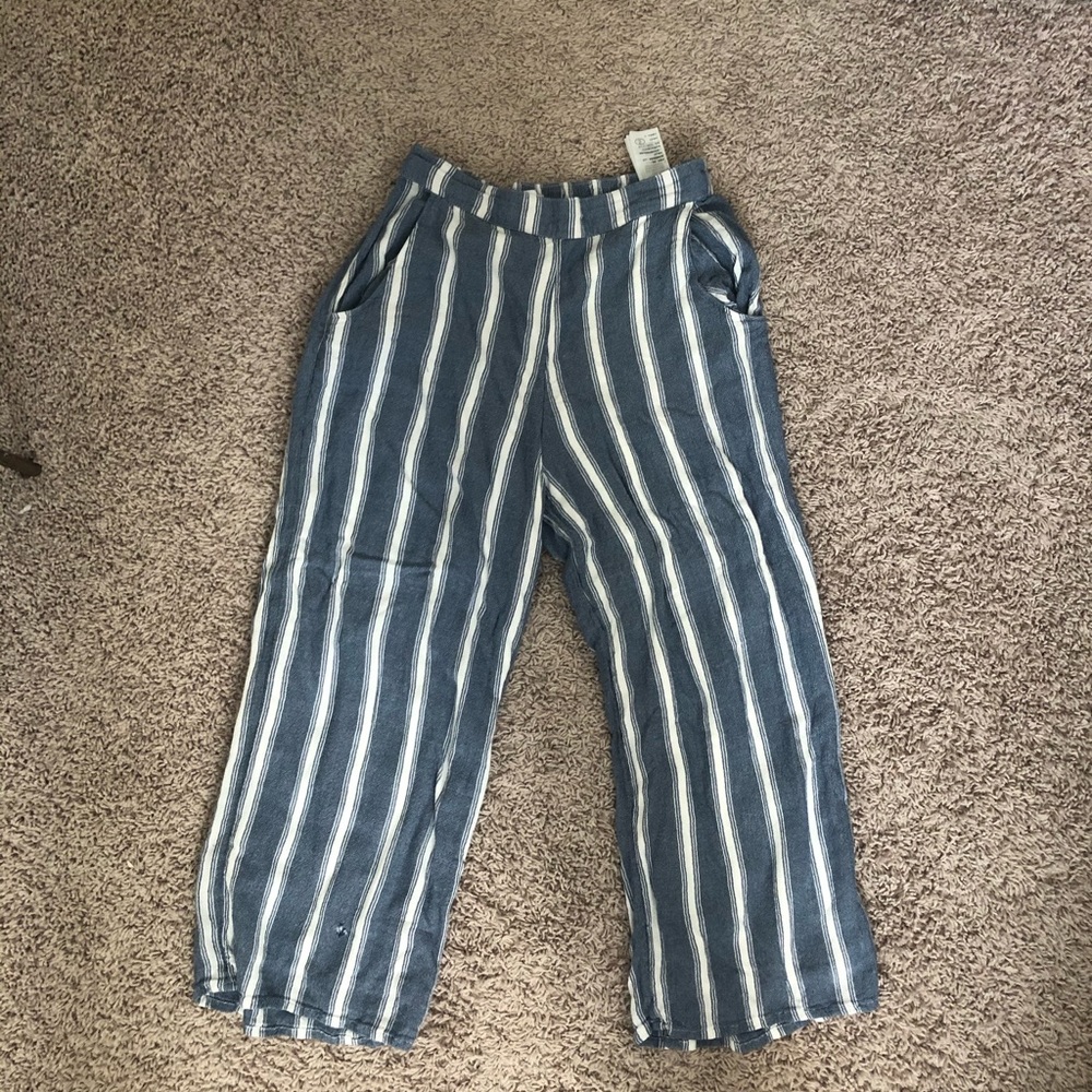 Hollister cropped pants
